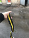 Противоскользящая лента со светоотражающей полосой желтого цвета.